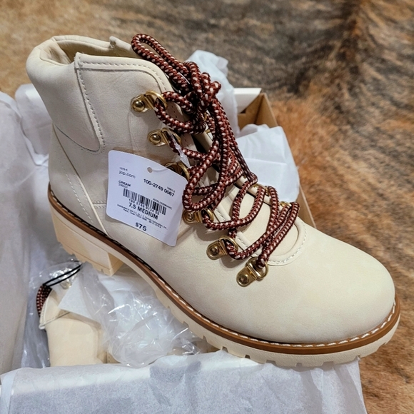 St. John's Bay Boots - Picture 1 of 3